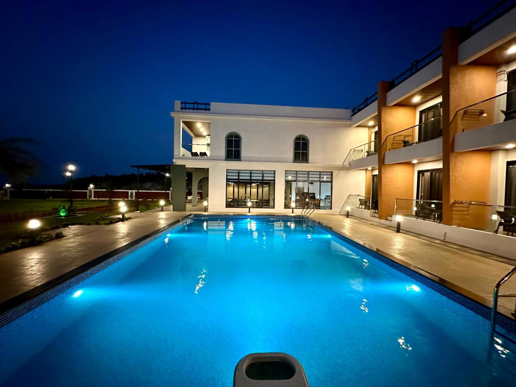 Hotel Aqualina Bhogwe Exterior foto